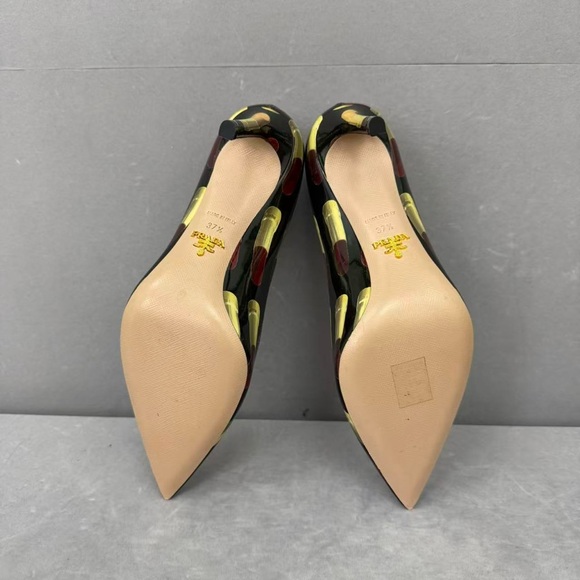 🚩steal authentic Prada Women's Black and Gold Heels - Picture 5 of 6